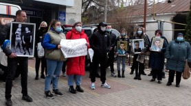 Proteste în cazul dublului omor de la Fălești. Rudele și prietenii victimelor se tem de injustiție: „Strâng bani pentru a-i scoate din pușcărie”